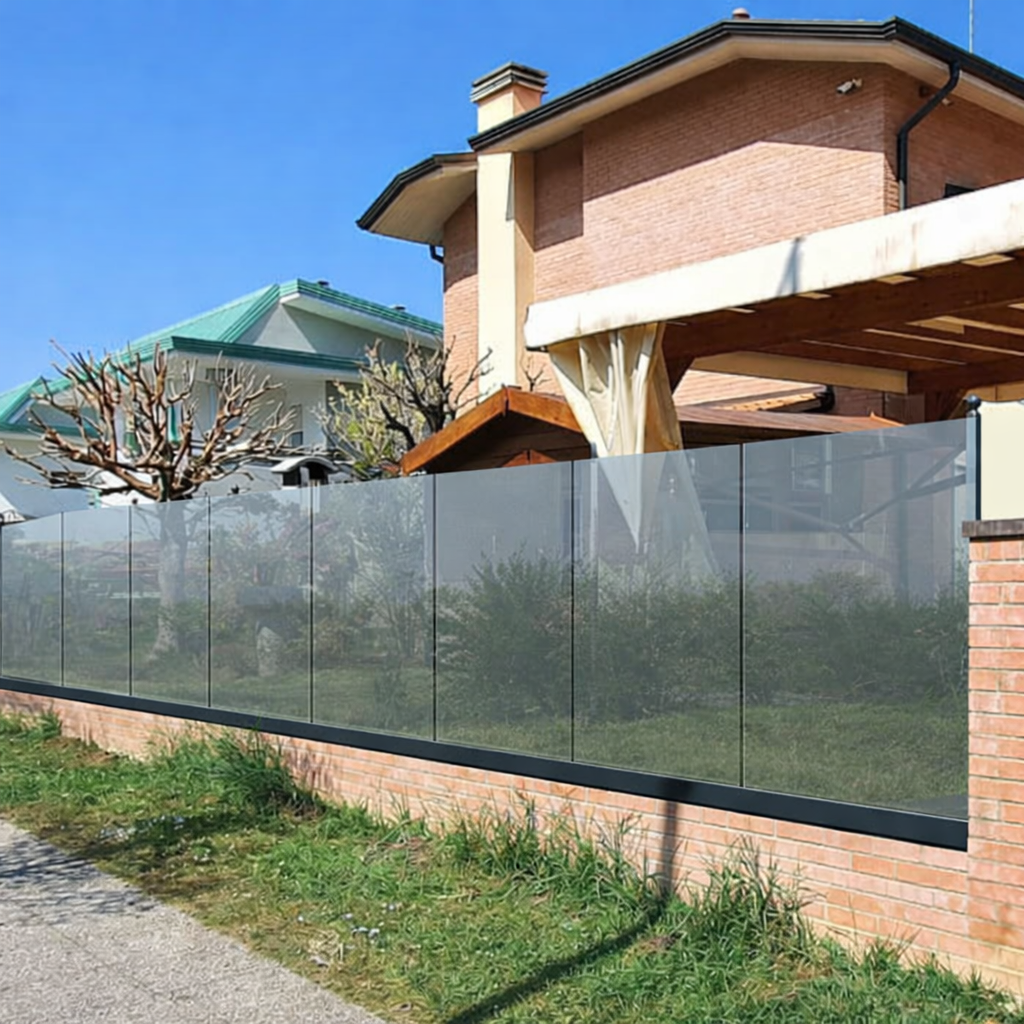 Recinzione esterna in vetro fumé